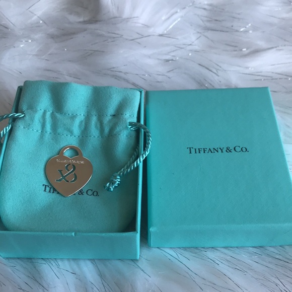 Tiffany & Co. Return to Tiffany Ampersand Heart Charm - Picture 4 of 4